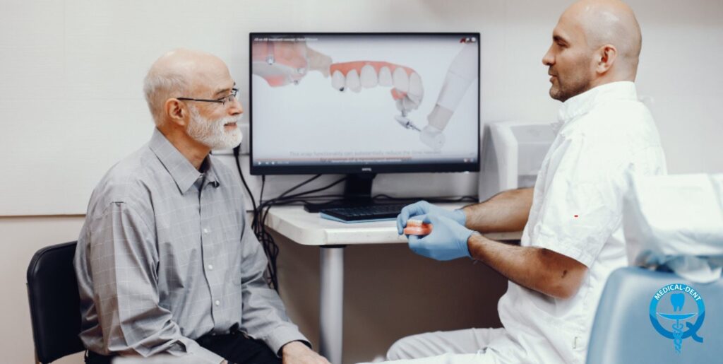 The painting shows two men in a dentist's office. One of them, an older man with grey hair and wearing glasses, sits at a desk while a younger, balding man dressed in white shows him something on a computer monitor. The screen shows a visualisation of the dentition. The situation suggests that the dentist is discussing the state of his teeth with the patient using a digital presentation.